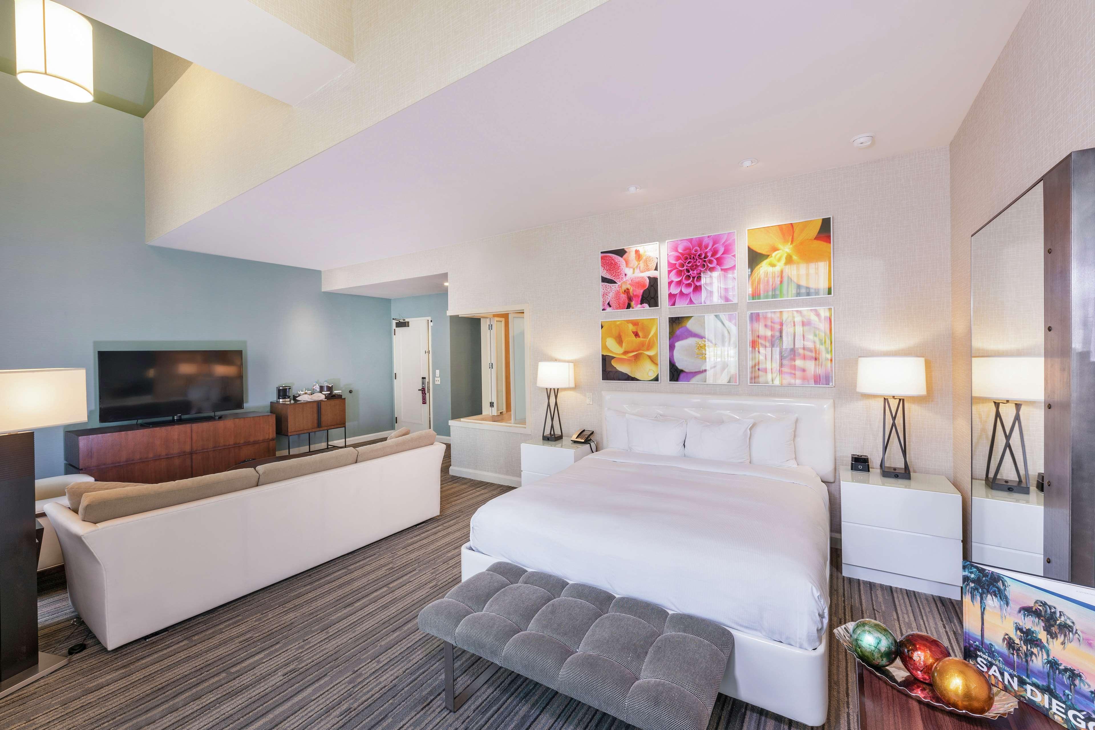 Hilton Gaslamp Quarter 4*